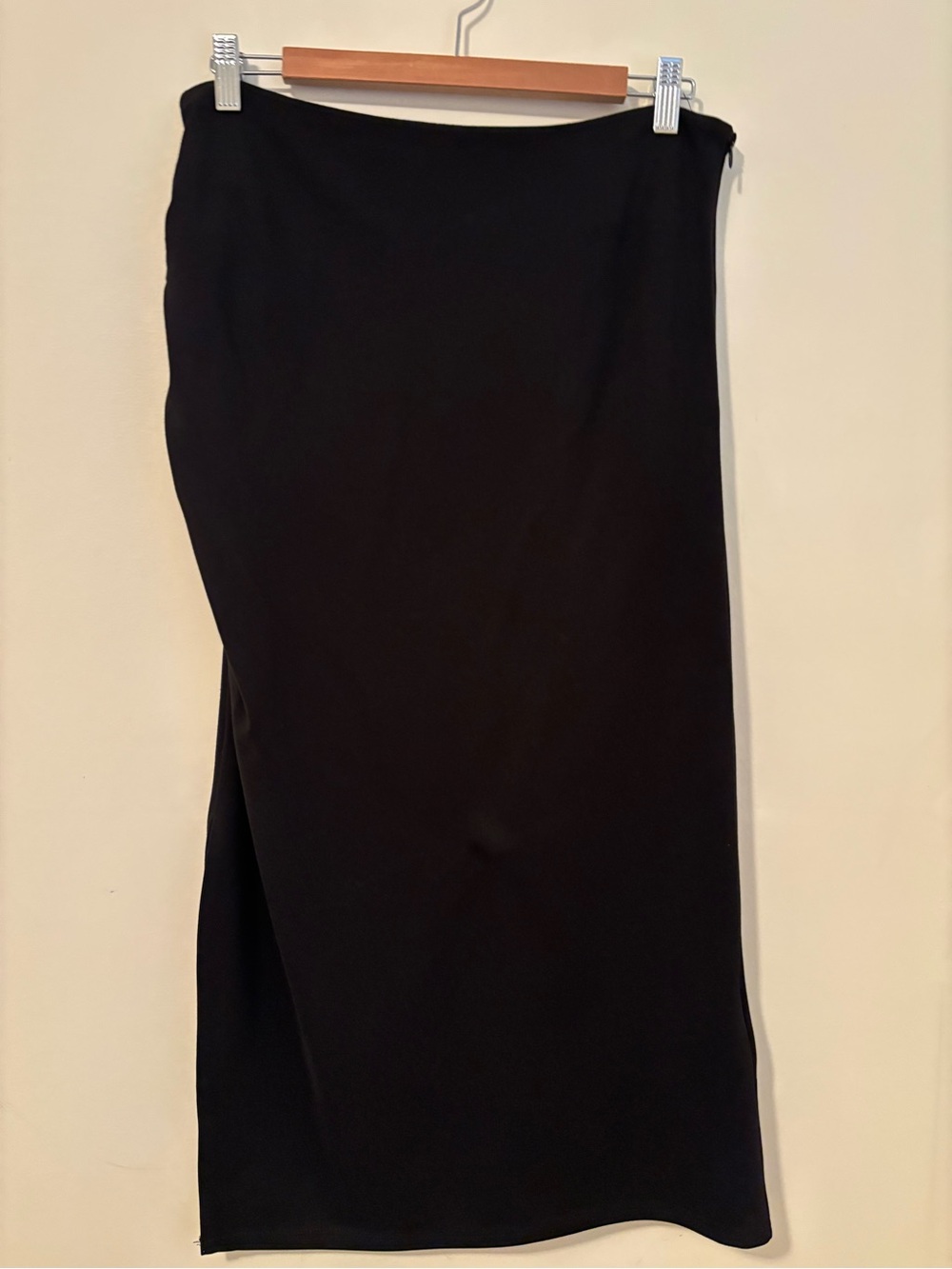 Classic Black Midi Skirt - Sleek Everyday Style